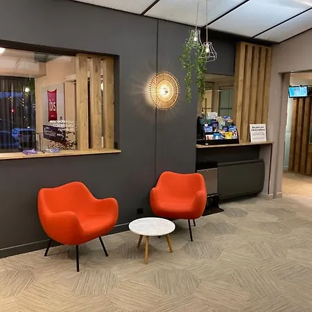 Ibis Etienne - La Terrasse Отель
