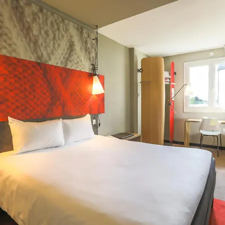 Ibis Etienne - La Terrasse Сен-Прьест-ан-Жаре