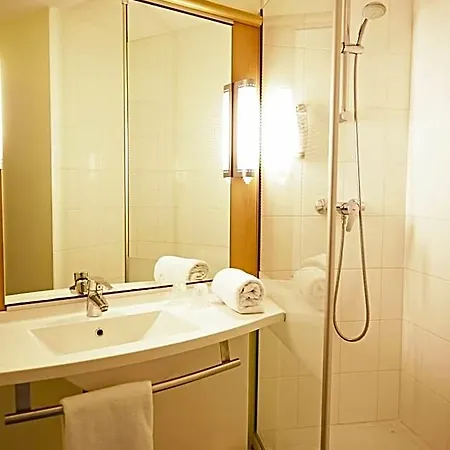 Ibis Etienne - La Terrasse Hotel 3*