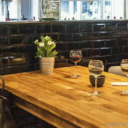 Ibis Etienne - La Terrasse 酒店