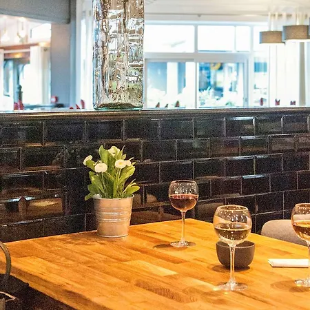 Ibis Etienne - La Terrasse Сен-Прьест-ан-Жаре
